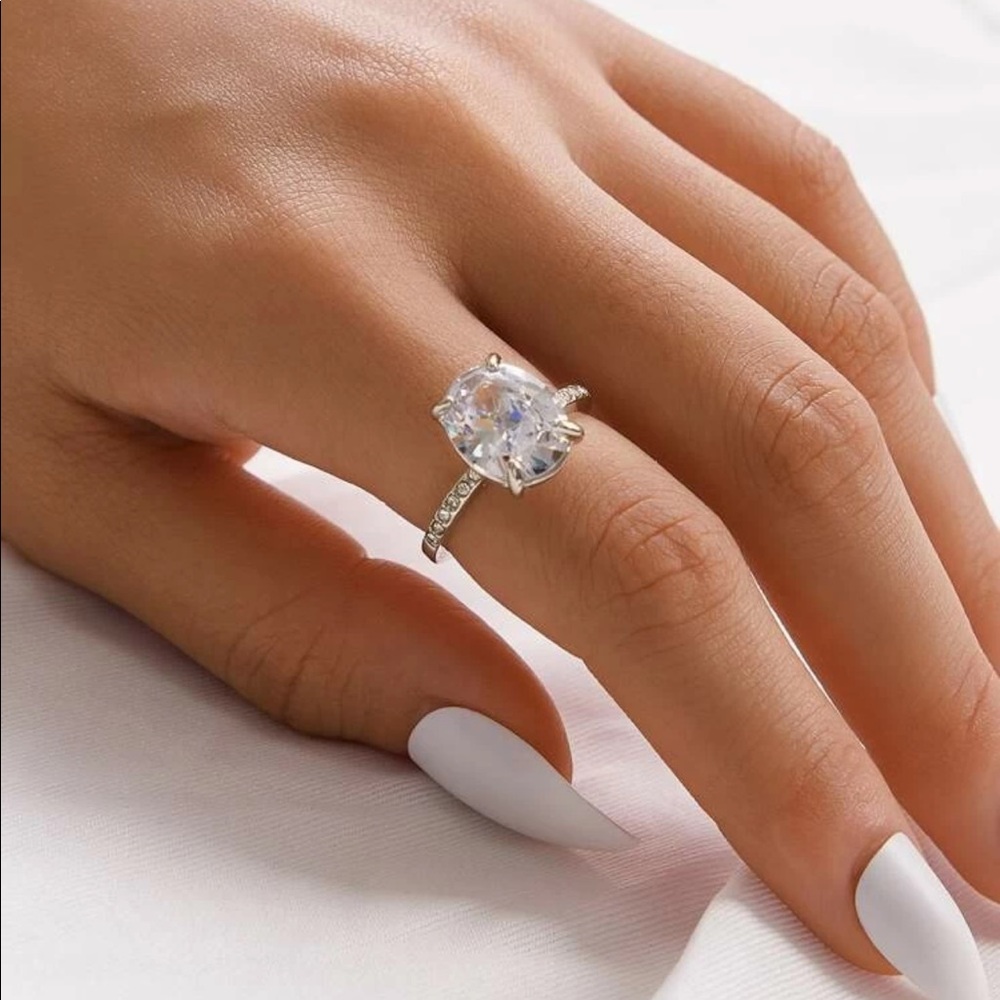 Beautiful Rhinestone Ring 💎